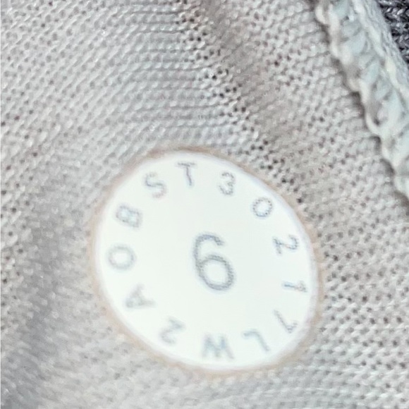 Lululemon sport bra size 6 - Picture 5 of 7